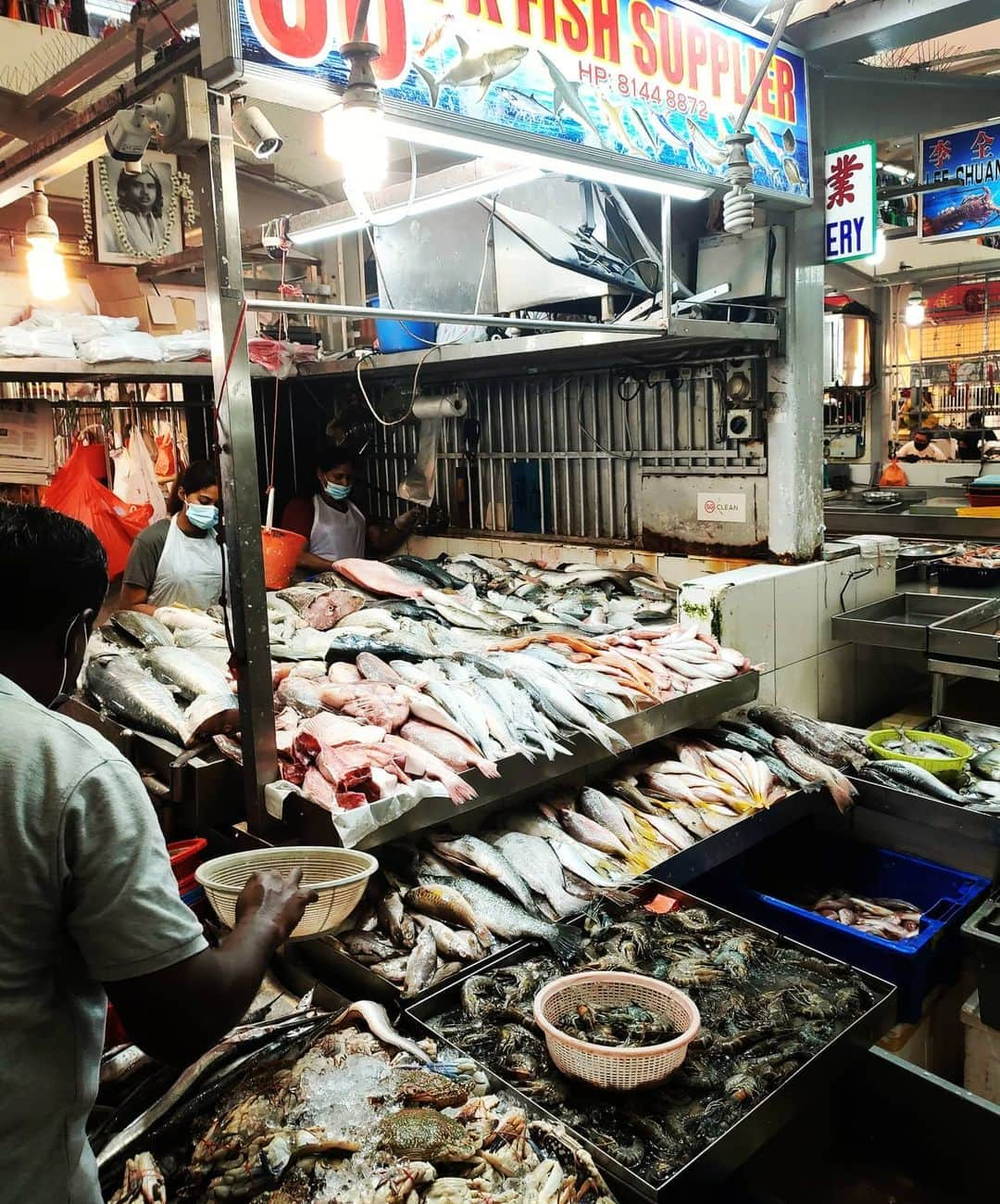 有坂翔太のインスタグラム：「Market at Tekka Center in Little India today. This is a very exotic market.You can buy my favorite raw pepper here.今日はリトルインディアのテッカセンターで買い物。かなりエキゾチック(笑)僕の好きなスパイスの生胡椒はここで買える！」