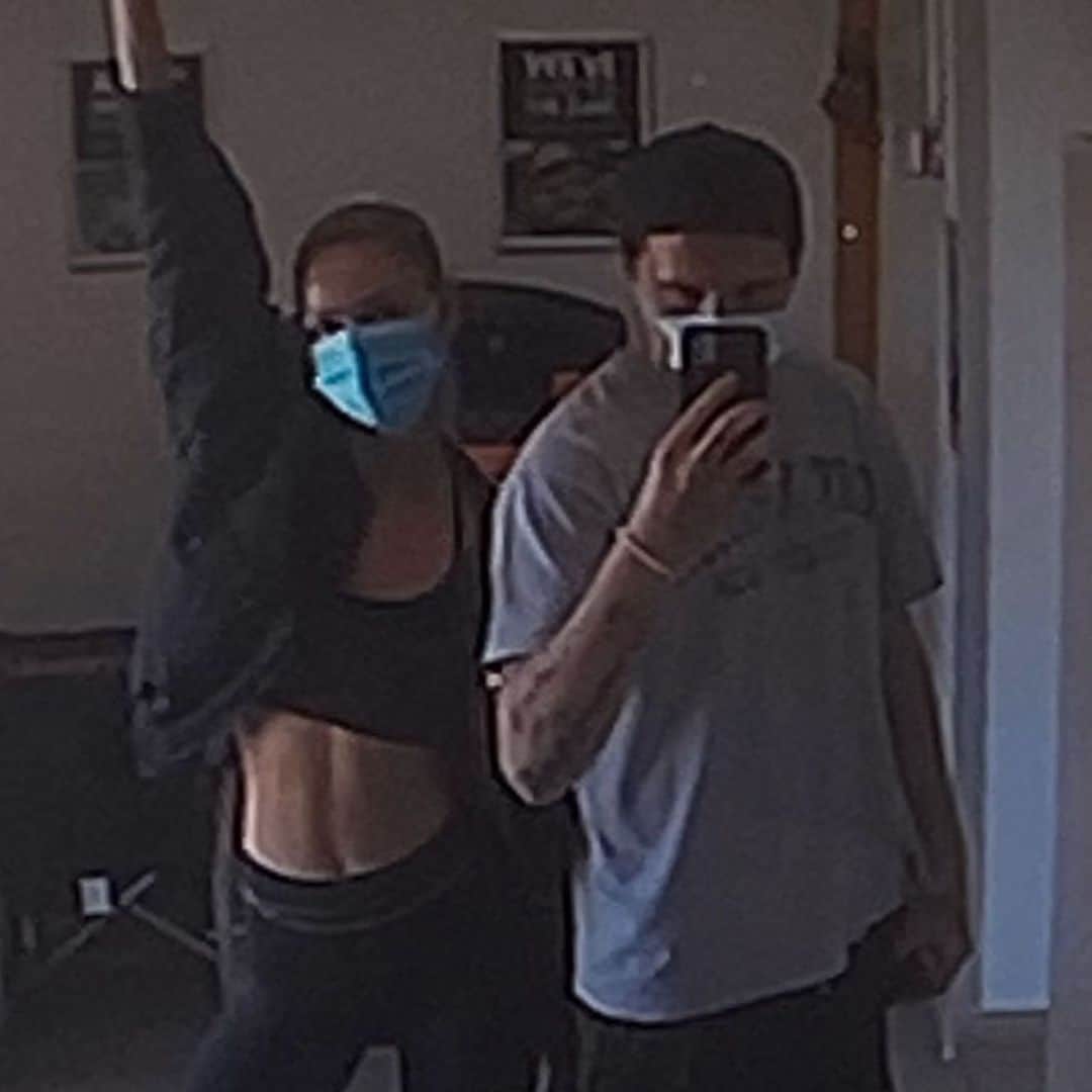 ニコラ・ペルツのインスタグラム：「𝓌𝑒𝒶𝓇 𝒶 𝓂𝒶𝓈𝓀 𝓅𝓁𝑒𝒶𝓈𝑒 𝓅𝓁𝑒𝒶𝓈𝑒 𝓅𝓁𝑒𝒶𝓈𝑒」