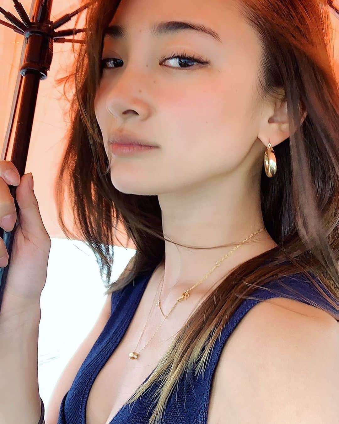 里海のインスタグラム：「ギロッ。 新しいジュエリーが、欲しくて ずーっと色んなのを眺めてます🧐  それだけで楽しい⭐️  そんな日曜日🌙」