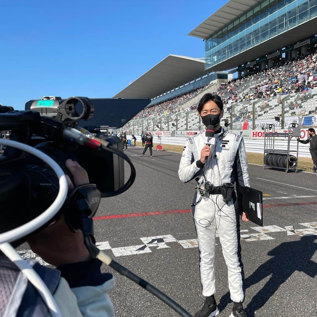 のインスタグラム：「Super Formula RD 5&6 . 予選から波乱の展開。レースも2日で合計6回のSC導入。私ピットレポーターは常にどこかのピットに走っておりましたが、この伝える仕事は、普段レースをしていると見えない事も見えてとても新鮮です。 . いよいよ次回は最終戦、誰がチャンピオン、日本一速いドライバーになるのでしょうか！？ . 今回もグリッド、優勝インタビューでは、その他取材、ドライバーの皆さん、そしてチーム関係者の皆さん、協力ありがとうございました。 . JRP、金石さん、野崎さん、塩原さん、放送チームの皆さんもお疲れ様でした。 . #superformula」