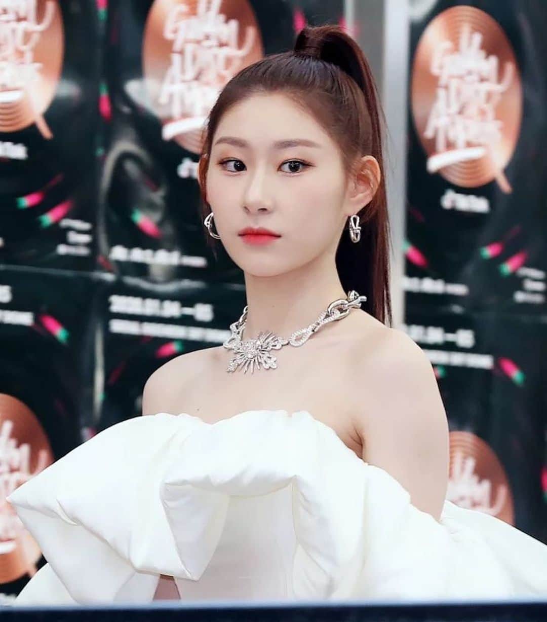 チェリョンのインスタグラム：「this look of chaeryeong in gda will forever be iconic✨」