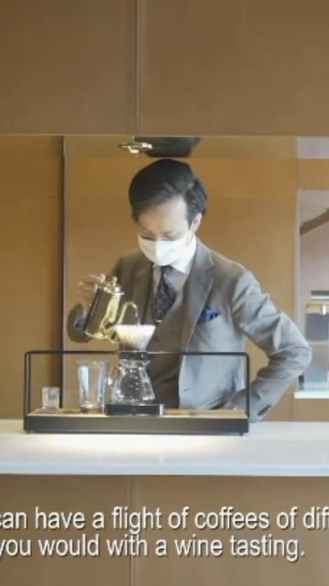 のインスタグラム：「$100 for a cup of coffee?  Grand Cru Café Ginza . 世界でも最高峰のコーヒー豆だけを厳選した銀座のコーヒーサロンです。 コーヒー豆は品質保持のためアルゴンガスを充填したシャンパンボトルで保存。コレクションの中には一杯２万円以上するコーヒー豆もあります。 . Grand Cru Café Ginza is a cafe that only serves the best of the best variates of coffee from all over the world.  They keep the beans in bottles filled with argon gas and only use them for 2 weeks after opening them.  They have some varieties that sell for more than $200 a cup. #GRANDCRUCAFÉGINZA #グランクリュカフェ  #川島よしあき #東京カフェ #コーヒーサロン」