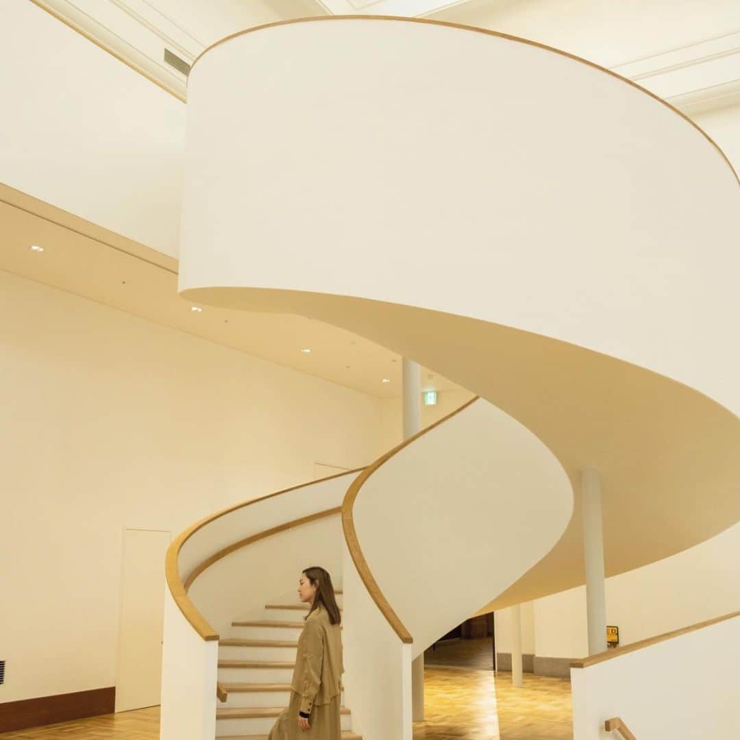 のインスタグラム：「#京セラ美術館 #京都市京セラ美術館  #kyotocitykyoceramuseum #kyoto #museum  photo by @takemura_photo」