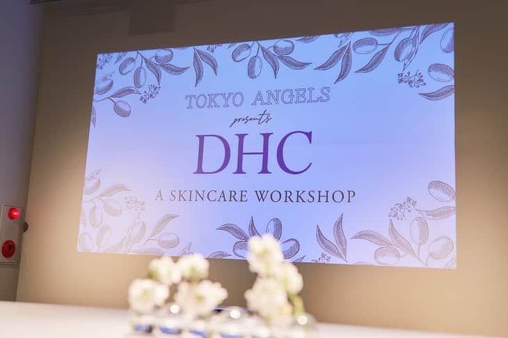 サマンサ麻里子さんのインスタグラム写真 - (サマンサ麻里子Instagram)「Tokyo Angels presents DHC - A Skincare Workshop 11/26  Tokyo Angels Podcast は今年の5月ローンチして、そこから３つのワークショップを無事開催することができました！でもまさか、世界でも知られているスキンケアブランドDHCとワークショップをできるとは思っていなかったです。  Tokyo Angels Podcastでは、オールインクルーシブなライフスタイルのトピックを提案したいと思い、今回はスキンケアを重視したワークショップができてとても嬉しかったです✨  まだこんなに新しいポッドキャストのことを信頼してくれて信じてくれて、このような素敵なワークショップを一緒に企画でき、本当に光栄でした。そして、参加してくれたインフルエンサーの皆さんにも本当に感謝しています！！みんな、本当にありがとう！  皆さんにもDHCの良さを知ってもらえたらいいなと思っています！  It's been only half a year since we launched the Tokyo Angels podcast, but we've been able to host 3 workshops since then. But this time, we had the honor of hosting a skincare workshop for the globally-known skincare brand DHC!  At Tokyo Angels Podcast, we aim to cover a variety of all-inclusive topics and it was awesome that we got to do a skincare workshop this time. We are so mind-blown that such a big brand such as DHC trusted us and believed us enough to do a skincare workshop with us. What a huge honor - thank you so much!! And a huge thank you as well to all of the influencers who participated in the workshop. We ♡ you!!  We hope you learned how awesome of a brand DHC is and their amazing products✨  #tokyoangelspod #dhc #dhcjapanglobal #dhcoliveskincare #skincare #beauty #workshop #dotcomspace #podcast #japanesepodcast ＃ポッドキャスト ＃スキンケア ＃美容 ＃ワークショップ」12月6日 17時05分 - samanthamariko
