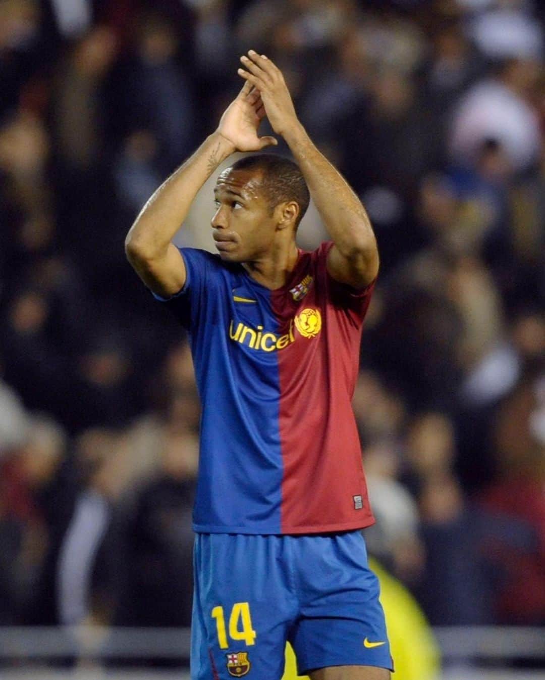 LFPさんのインスタグラム写真 - (LFPInstagram)「🎩🇫🇷✨ 'MONSIEUR' @thierryhenry!  ⚽️⚽️⚽️🔙 #OnThisDay in 2008, he scored a HAT-TRICK at the Camp Nou for @fcbarcelona.  🎩🇫🇷✨ ¡'MONSIEUR' #Henry!  ⚽️⚽️⚽️🔙 #TalDíaComoHoy en 2008, marcó un HAT-TRICK en el Camp Nou con el #Barça.  #LaLiga #LaLigaSantander #Football #YouHaveToLiveIt #HayQueVivirla」12月6日 16時58分 - laliga