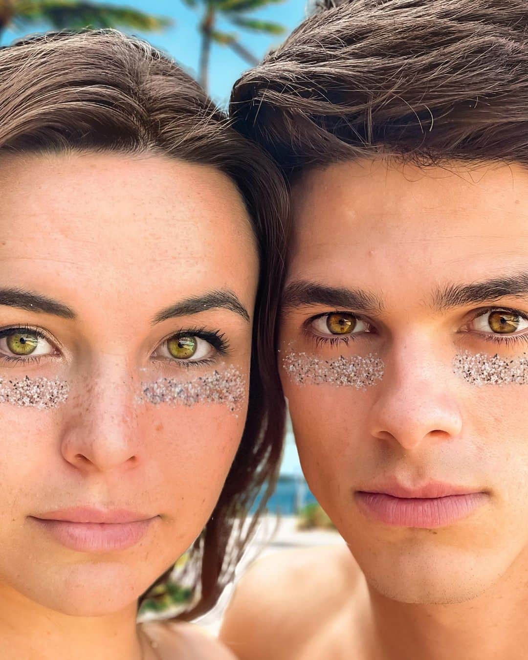 Brent Riveraのインスタグラム：「We look so serious🥰😂 what color are your eyes?👀」
