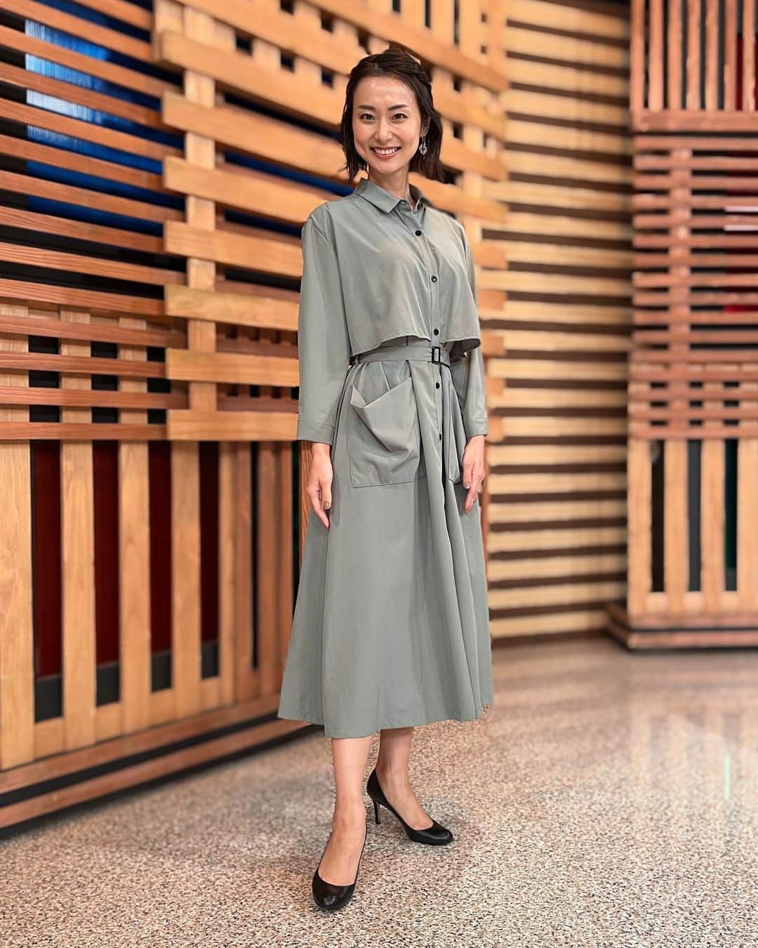 本間智恵さんのインスタグラム写真 - (本間智恵Instagram)「﻿ ﻿ 初のインスタライブ、楽しかったー！﻿ ご覧いただいた方ありがとうございました☺️﻿ ﻿ そしてこのあと18:00からのBS朝日「激論！クロスファイア」は…﻿ 菅政権として初めての臨時国会の総括や、新型コロナウイルスの感染再拡大の中で政治に出来ること、さらに安倍前総理の「桜を見る会」の前夜祭をめぐる疑惑などについて議論します！﻿ ﻿ MC﻿ 田原総一朗、本間智恵﻿ ゲスト﻿ 片山さつき　自由民主党総務会長代理﻿ 長妻昭　立憲民主党代表代行﻿ (敬称略)﻿ ﻿ #ootd﻿ #Dress ... #PREFERIR﻿ #Earing ... #OSEWAYA﻿ ﻿ ポケットがかわいい、トレンチコートみたいなワンピースでした！﻿ ﻿ #テレビ朝日 #アナウンサー #本間智恵 #激論クロスファイア #gekiron #BS朝日 #衣装 #アナウンサー衣装 #トレンチコート風ワンピース #冬コーデ」12月6日 17時11分 - chiehonma