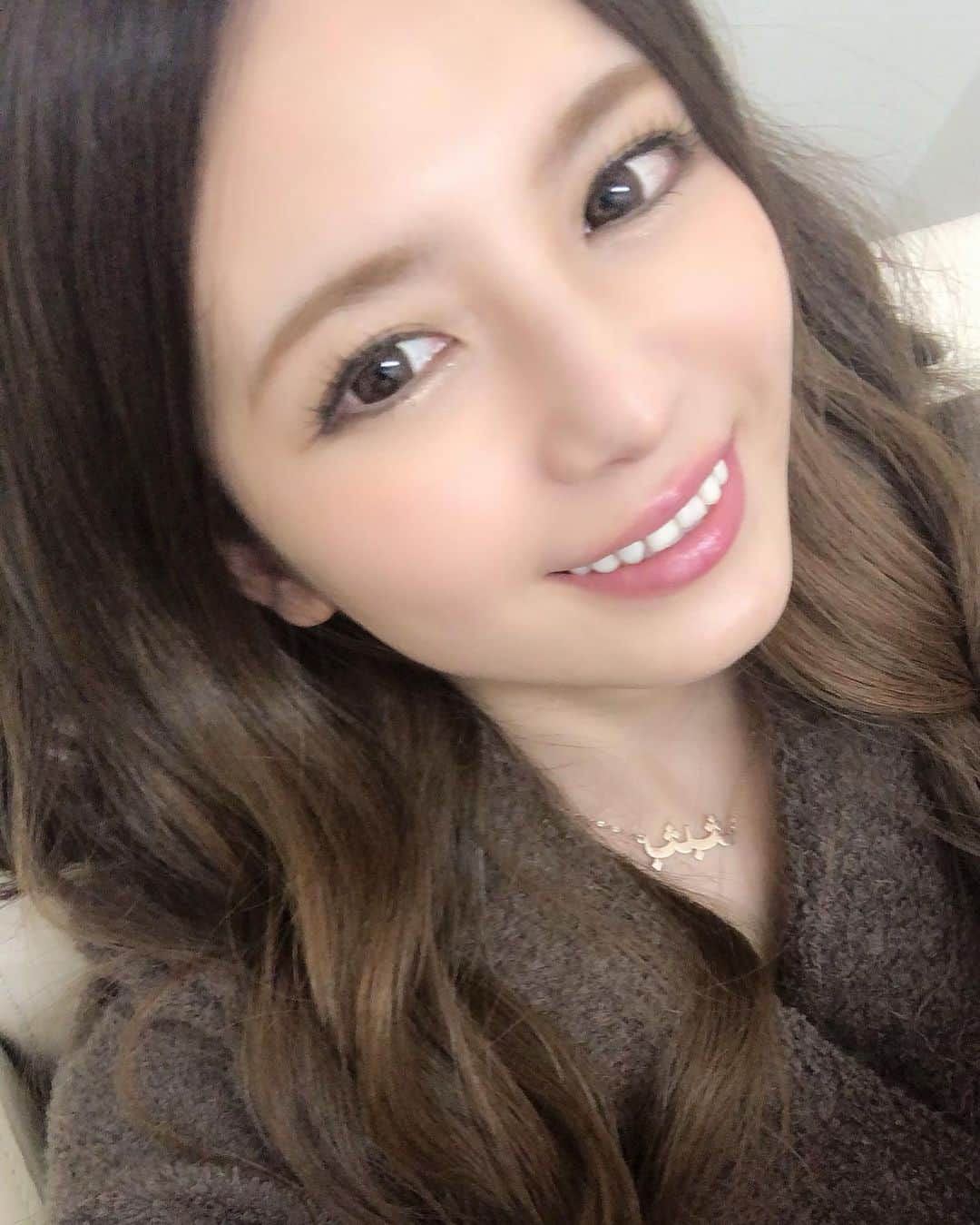 栗林里莉のインスタグラム：「♡ もう12月ー！ はやすぎおすぎ！ 今年は色んな事があったけど、笑顔で2020年を終わる事ができますよーに😊  I hope you will have a happy life♡  #ブレてるw #顔アップすぎ？w #栗林里莉 #ririkuribayashi  #japanese」