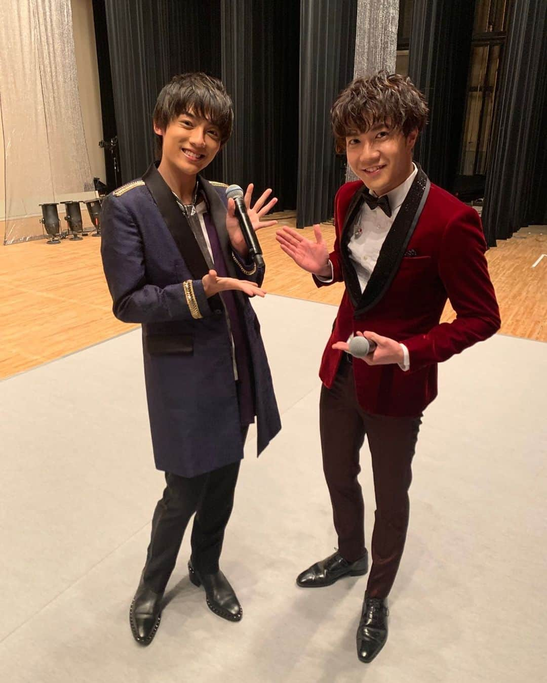 中澤卓也さんのインスタグラム写真 - (中澤卓也Instagram)「今日は辰巳ゆうとさんと、武蔵村山市民会館にてジョイントコンサート！ご来場下さった皆さん、お楽しみいただけましたか？！辰巳さん、スタッフの皆さんも、ありがとうございました🙇‍♂️✨ #武蔵村山市民会館 #ジョイントコンサート #辰巳ゆうと さん #感謝 #日本クラウン #北のたずね人 #中澤卓也」12月6日 17時36分 - takuya_nakazawa.118