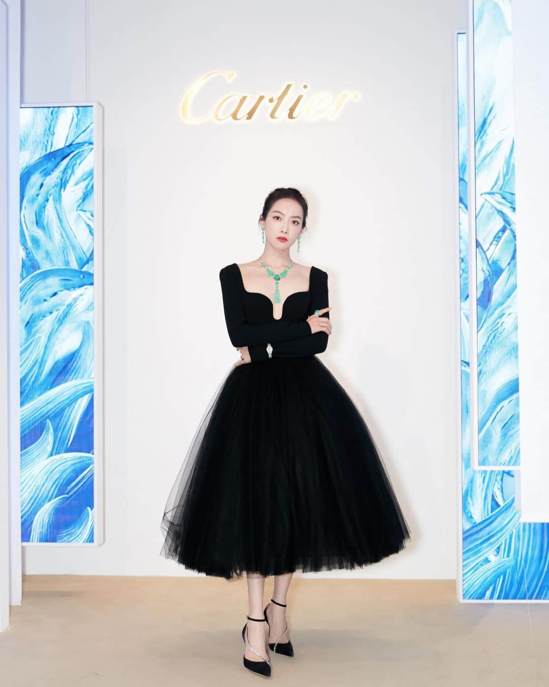 ビクトリアのインスタグラム：「🖤」