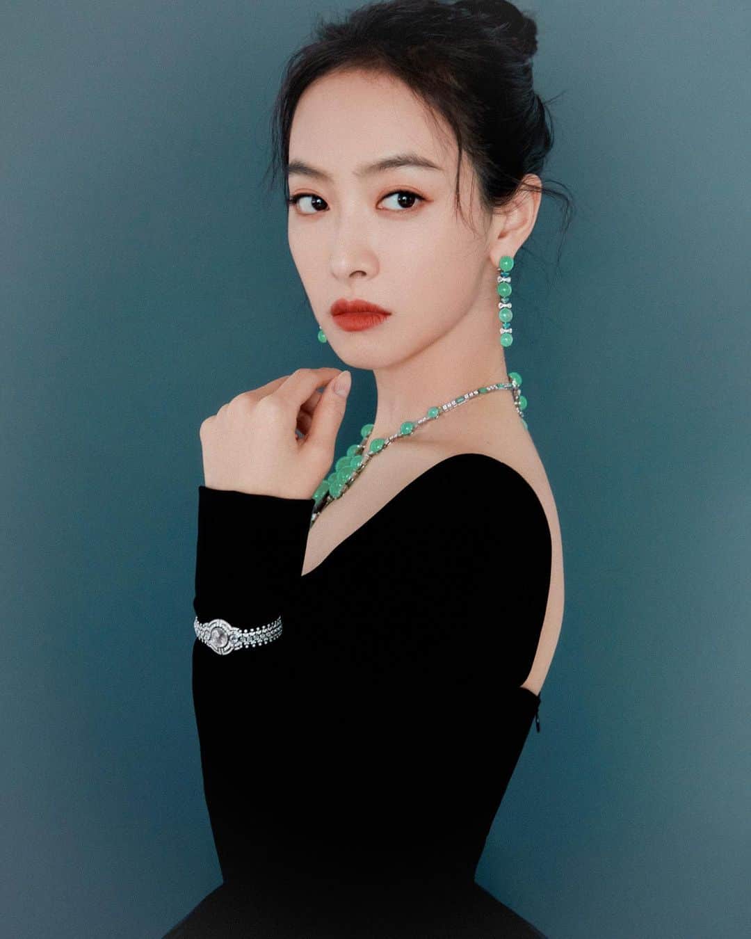 ビクトリアのインスタグラム：「@cartier 💚」