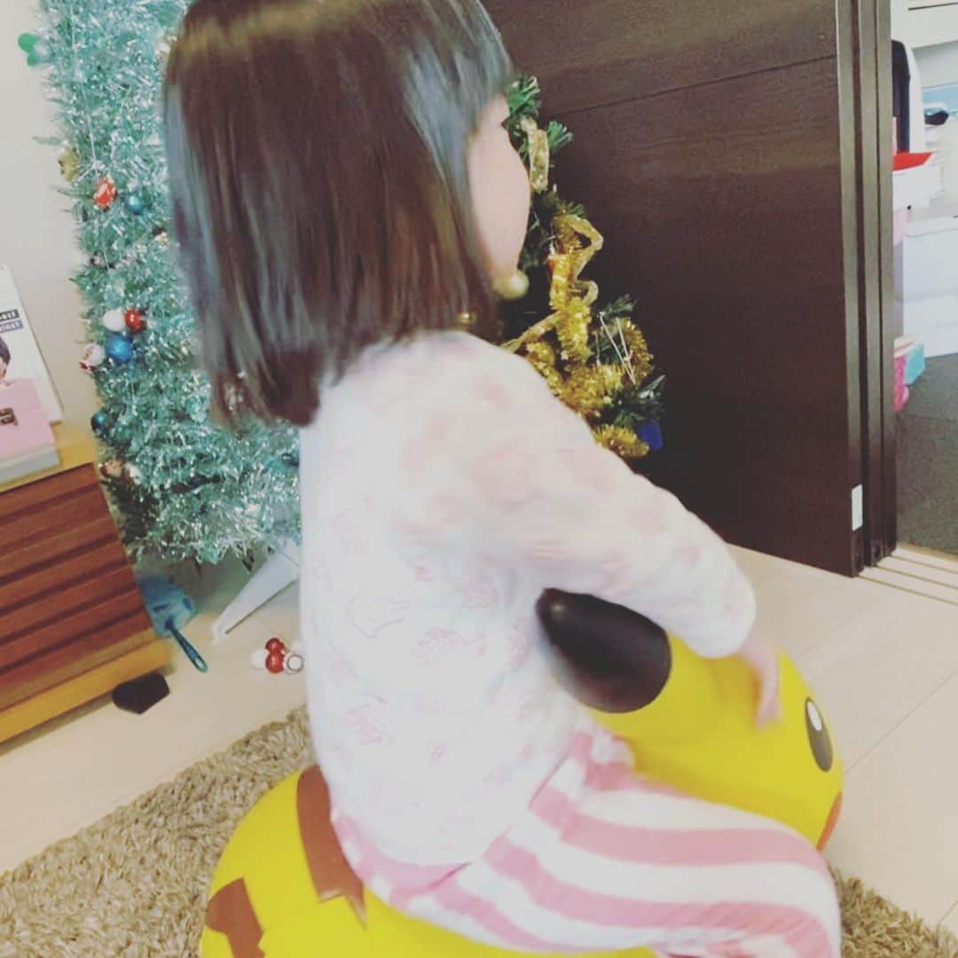 中華首藤さんのインスタグラム写真 - (中華首藤Instagram)「✨  JAM(@jamcorp0314 )から ついにやってきた！ #ポケットモンスター  #ポケモン #ピカチュウ  #ポケモンエアー  #ポケモンエアーピカチュウ  #pokémon  #pokemonair  #pikachu  #乗用トイ  #乗用玩具  #室内玩具  #おうちであそぼう  #rody と並走できます #大人ものれます  #ポケスタグラム  #ピカスタグラム  #ピカマニ  #ポケモン好きと繋がりたい  #ピカチュウ好きな人と繋がりたい  #人気 #クリスマスプレゼントにオススメ  詳しくはジャム公式ストア jamcorp.jp  よりチェック🔎  #熊本県 #大分県 #中九州タレント #ローカルタレント  #中華首藤」12月6日 17時44分 - chuuka_shutou