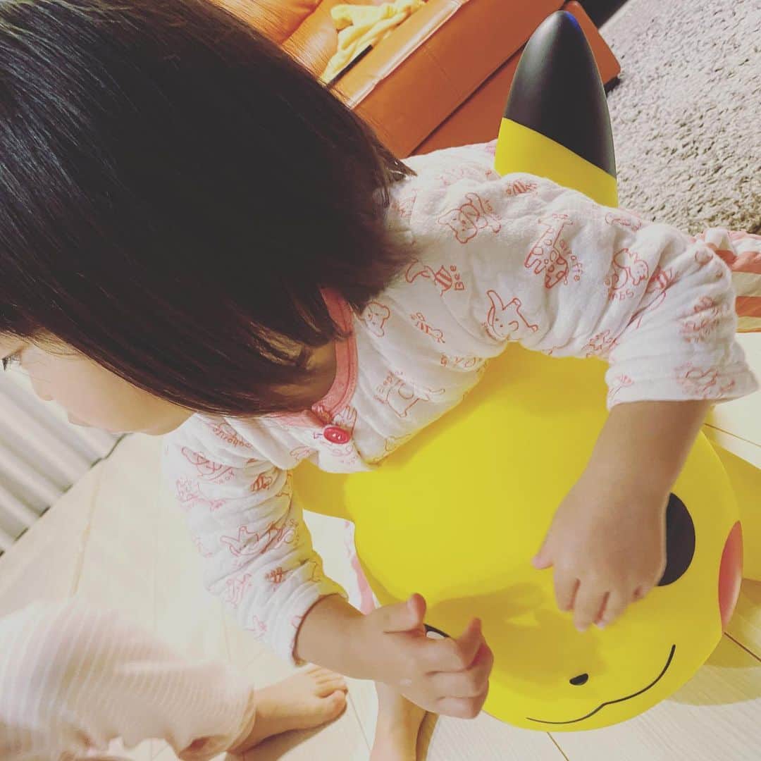 中華首藤さんのインスタグラム写真 - (中華首藤Instagram)「✨  JAM(@jamcorp0314 )から ついにやってきた！ #ポケットモンスター  #ポケモン #ピカチュウ  #ポケモンエアー  #ポケモンエアーピカチュウ  #pokémon  #pokemonair  #pikachu  #乗用トイ  #乗用玩具  #室内玩具  #おうちであそぼう  #rody と並走できます #大人ものれます  #ポケスタグラム  #ピカスタグラム  #ピカマニ  #ポケモン好きと繋がりたい  #ピカチュウ好きな人と繋がりたい  #人気 #クリスマスプレゼントにオススメ  詳しくはジャム公式ストア jamcorp.jp  よりチェック🔎  #熊本県 #大分県 #中九州タレント #ローカルタレント  #中華首藤」12月6日 17時44分 - chuuka_shutou