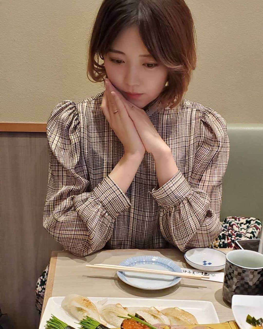 原田まりるのインスタグラム：「久しぶりにお寿司を食べにきた😋芽ネギが一番好きかもしれない。笑」