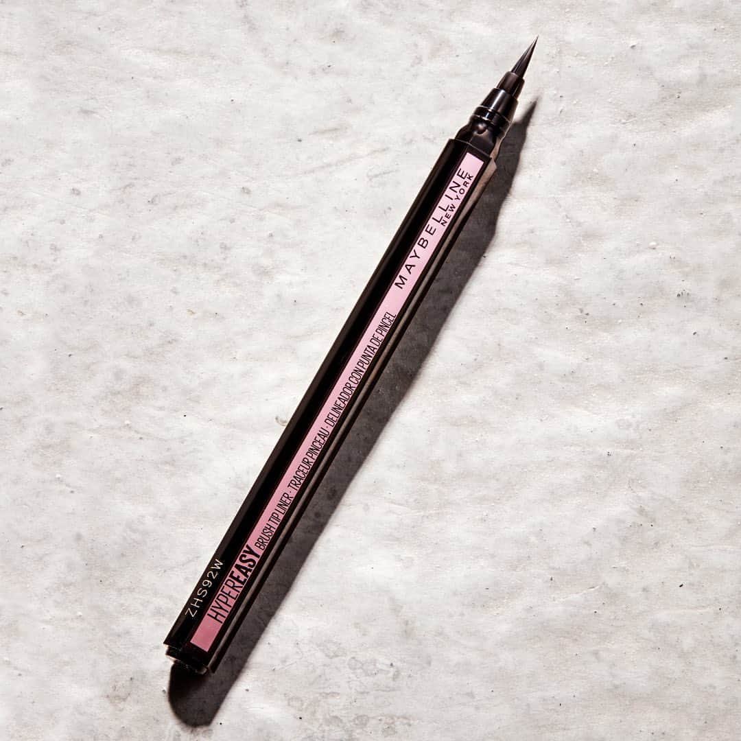 Maybelline New Yorkさんのインスタグラム写真 - (Maybelline New YorkInstagram)「Raise your hand if your holiday lewks consists of a sharp winged liner! 🖤 Our #hypereasy liquid liner has an easy-to-use precise tip that glides on and an ultra-black smudge-proof formula that will last all day! #mnyliner」12月7日 3時12分 - maybelline