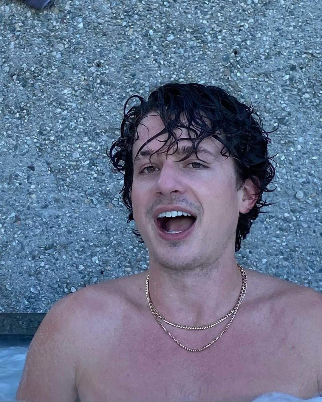 チャーリー・プースさんのインスタグラム写真 - (チャーリー・プースInstagram)「Helllooooo what’s up」12月7日 3時20分 - charlieputh