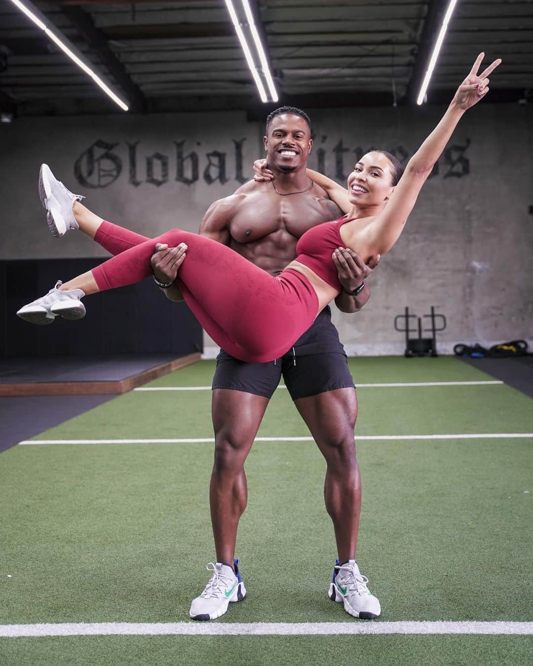 Simeon Pandaさんのインスタグラム写真 - (Simeon PandaInstagram)「What work looks like 🤷🏾‍♂️ Thankful to be able to do what we love together @chanelcocobrown ⁣ ⁣ 🔥 Download my diet & full training routines at SIMEONPANDA.COM⁣⁣  📷 by @evnchn  ⁣ 💴 Sign up to the @elimin8challenge for your chance to win a share of $8,000 💵 just to get in the best shape of your life 💪 Head to Elimin8.com  Link in bio⁣⁣⁣⁣ ⁣ 👉 Be sure to SUBSCRIBE to my YouTube channel: YouTube.com/simeonpanda 👈⁣⁣⁣⁣⁣ Many more 🏠 home workouts all FREE at Youtube.com/simeonpanda ⁣⁣⁣⁣⁣ ⁣⁣ 💊 Follow @innosupps INNOSUPPS.COM ⚡️ for the supplements I use👌🏾⁣⁣⁣ ⁣ #simeonpanda #chanelcocobrown」12月7日 3時26分 - simeonpanda