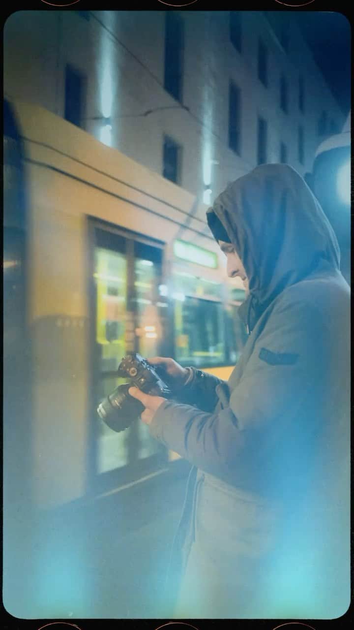 Thomas Kakarekoのインスタグラム：「Late night photo session with @hellodannyfeng and @timraack  #berlin #visit_berlin #photography #lightroom #nightphotography #citykillerz #photographer #instagood」