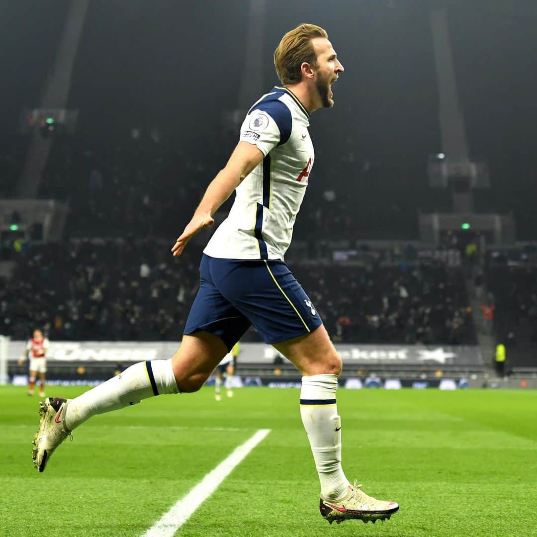 ハリー・ケインのインスタグラム：「Love that north London derby win! So good to have fans back in to see it. #COYS」