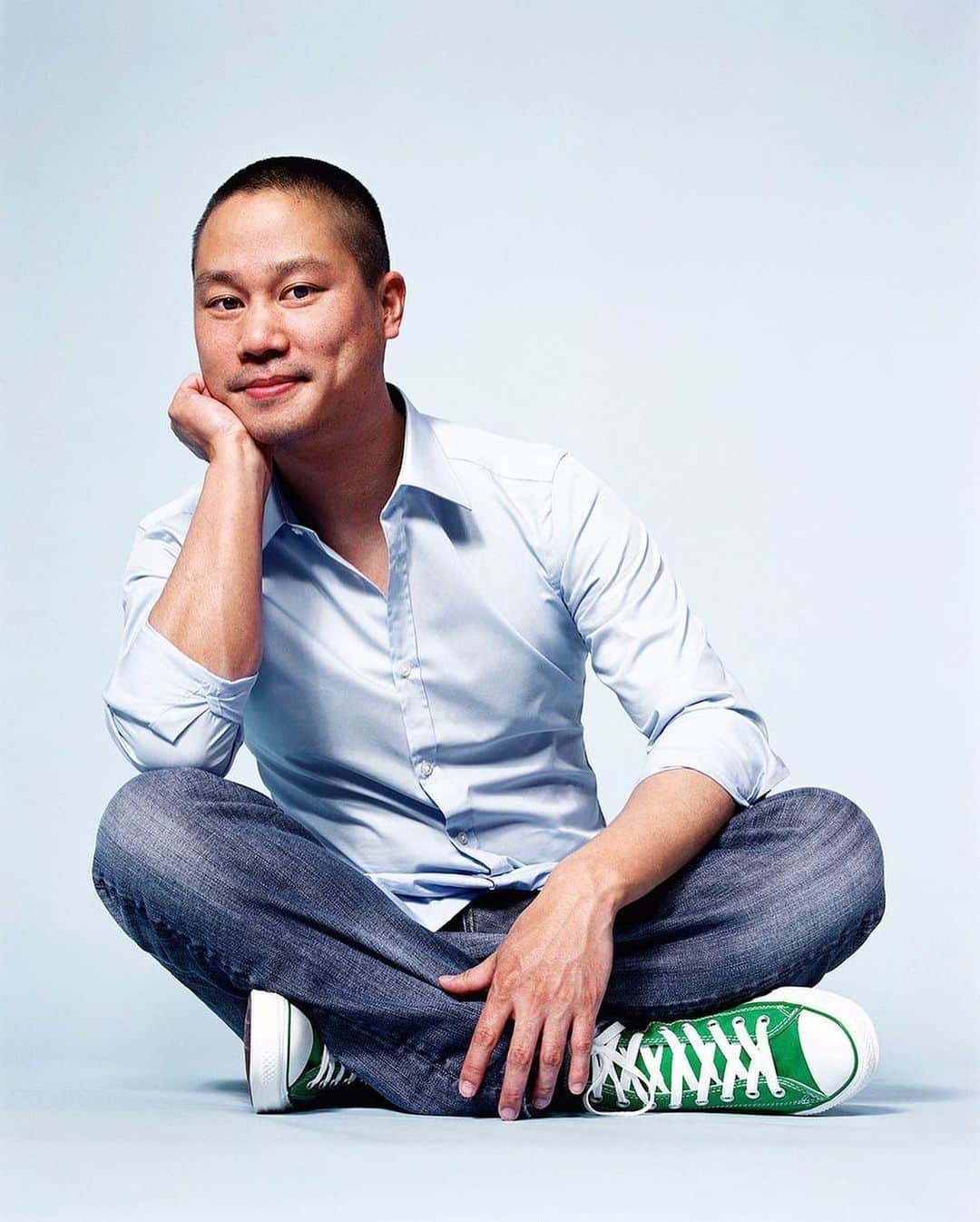パブリッシュブランドのインスタグラム：「We want to send our condolences to the whole @zappos family. Thank you so much for believing in us and working with us throughout the years. We will always remember your vision and heed your word.  .  Lastly, one of our favorite quotes of all time “stop chasing the money and start chasing the passion.” Rest In Peace, @downtowntony.  . . . . #publishbrand #todayfortomorrow #zappos #tonyhsieh #deliveringhappiness」