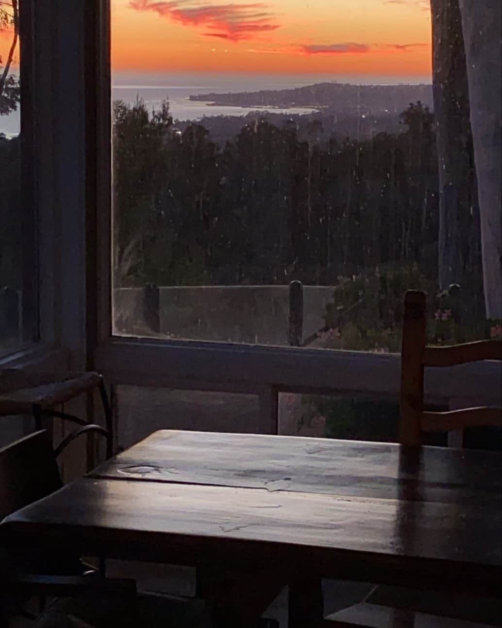 ダン・ブカティンスキーのインスタグラム：「Empty chairs and empty tables.」