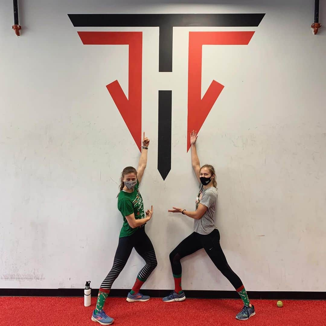 Laura Martyのインスタグラム：「Two ex-track athletes walk into a CrossFit gym...」