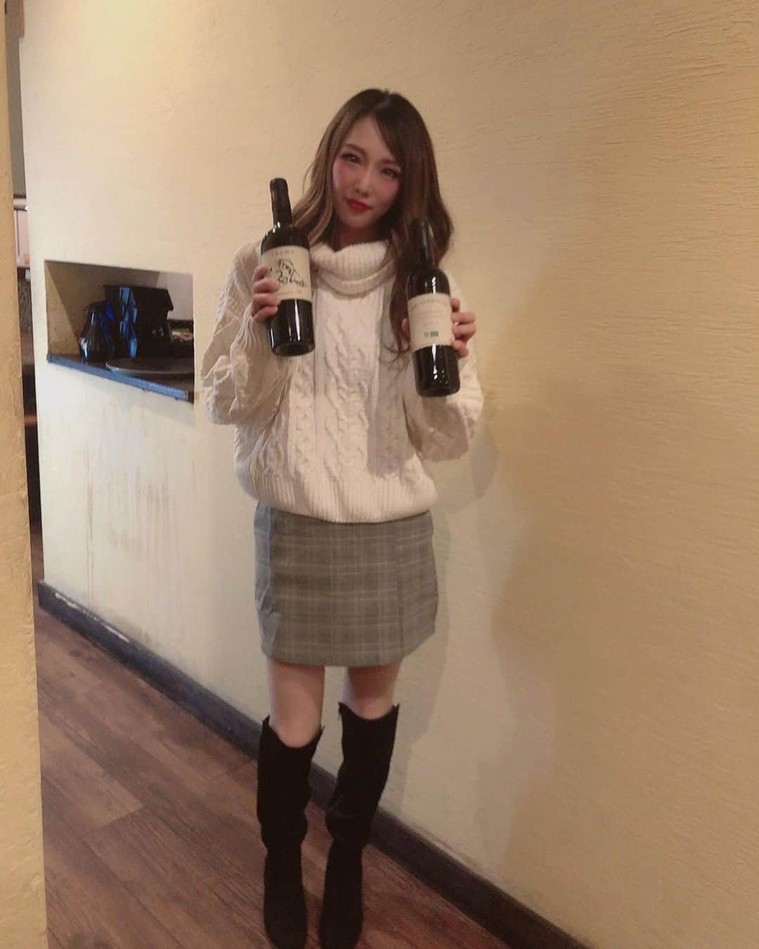 さやかさんのインスタグラム写真 - (さやかInstagram)「わかちゃんと一緒♥️💕 美味しかったよぉ〜🙌 11月もたくさんありがとうございま😭した〜 🌷🌷🌷🌷🌷🌷🌷🌷🌷🌷🌷🌷🌷 今日の配信にも来てくれてありがとー♥️ thank youです😭🙌✨💓 皆様から暖かいギフトをいただきまして 改めて本当にありがとうございます😭✨ 🌸🌸🌸🌸🌸🌸🌸🌸🌸🌸🌸🌸🌸 12月♫•*¨*•.¸¸♪✧(*´ `*)❤︎クリスマス〜🎄 🧁Cake沢山食べる為にも（関係ないね）😙笑💦イチナナLive配信頑張りまーす‼︎‼︎ 皆様に毎日smile〜😚♥️届けられる様に 💕💗張り切って頑張りまーす🙌✨😭 ☺️なんだかんだ言って、私が1番〜 皆様に配信で元気頂いてます♪😙ﾍﾍ 🌼🌼🌼🌼🌼🌼🌼🌼🌼🌼🌼🌼🌼 いつもありがと〜って言えて 幸せな気分にさせて頂いているのは 私だぁ☺️😂💓💗🙌笑笑 💕🐝🌻☺️🌼🌈🤍エランドール🎷ＰＭ8:00-ＡＭ1:00です🚨ｴﾗﾝﾄﾞｰﾙ＆ﾀｰｹﾞｯﾄにも是非遊びに来てください〜✌️🐰💕🌻 　12月は最愛なる《あっちゃん》の お誕生日 ✨birthday月です✨おめでとう🎉 今日からめちゃめちゃお祝い待ってます💗ﾍﾍ 来てくれるだけで♥️ありがとー！！！！♥️ 👆ちなみにｴﾗﾝﾄﾞｰﾙが本業です✨ さやかは話すことがめちゃめちゃ大好き💕 なんだなぁってここ最近凄く感じてます‼︎ 毎日初めての出逢いにワクワク🎉ドキドキ💓 毎日オシャレして可愛いメンバーちゃんと一緒に元気に皆様のご来店をお待ちしております‼︎ さやか→🥸Instagram🍑📷♡https://www.instagram.com/ssayaka0904/ も🙌✨🎉1.4万人✨🙌なりました🙌 皆様チェックして頂き本当にありがとうございます☺️💕💗💓嬉しい😆thank you〜 改めて本当にありがとうございます😭✨ ♥️♥️♥️🎉♥️♥️♥️🎉♥️♥️♥️🎉♥️♥️♥️ 今後とも宜しくお願い致します🥺。 ⚠️イチナナLIVEアプリ⚠️ダウンロード無料です 《さやか０９０４》🐝検索 ⚠️毎朝6時から6時45分までやってます🐼🐼 😚もし良かったら毎朝待ってますよー！！☺️ #帯広エランドール #帯広E'lan d'or#帯広ラウンジ #帯広スナック#帯広snack #帯広 #十勝帯広 #帯広飲み屋 #帯広写真 #帯広ローヤルプラザビル #北海道 #帯広可愛い #帯広ホステス #帯広飲み放題 #帯広アルバイト募集#帯広アルバイト#帯広求人 #帯広おすすめ #帯広女の子#帯広バイト募集 #帯広オシャレ#帯広グルメ#帯広看板娘#帯広ダンス#帯広オフィスK#帯広祭り#帯広コスプレ#帯広イベント#帯広ターゲット」12月7日 3時56分 - sa0904ya