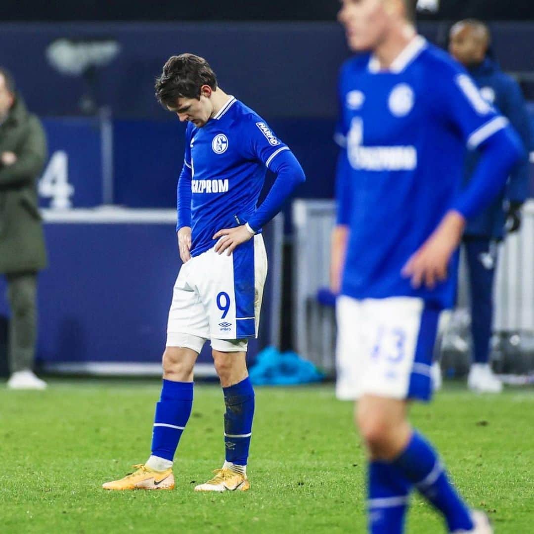 シャルケ04さんのインスタグラム写真 - (シャルケ04Instagram)「😕😔😕 . . FT: #S04B04 0:3 . . #S04 #Schalke #Knappen #Königsblau #🔵⚪️ #Matchday #S04B04」12月7日 3時57分 - s04