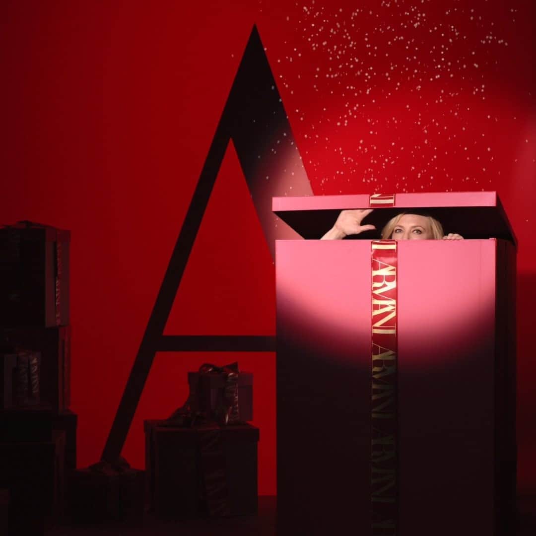 Armani Beautyさんのインスタグラム写真 - (Armani BeautyInstagram)「Enter a world of surprises with Cate Blanchett this holiday season and give a gift to remember.  #Armanibeauty #CateBlanchett #SaySi #holidayseason」12月7日 3時58分 - armanibeauty