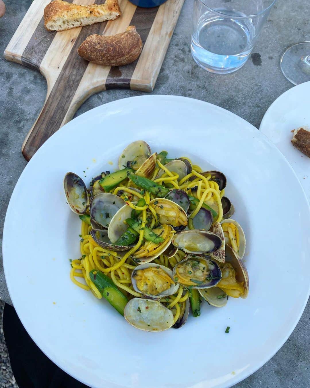 マリア・シャラポワのインスタグラム：「When’s it the last outdoor dining meal for awhile, you really go for it 🏆🐷」