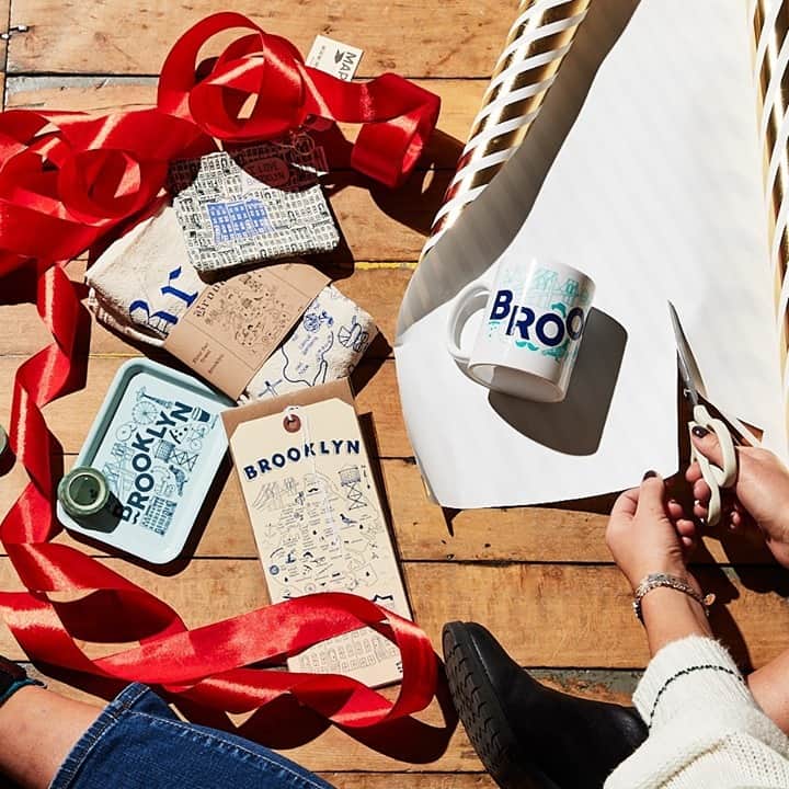 のインスタグラム：「Join us for a Virtual Holiday Market! This year we are excited to be a part of both @321holidayshop and @ps10bk ! We know how important it is to support our kids school's, and local Brooklyn-based business in the community so, head to @321holidayshop and @ps10bk to discover some awesome businesses to support this season!」