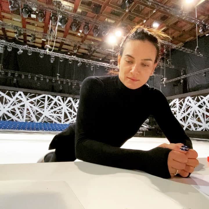 エレーナ・イシンバエワのインスタグラム：「Ops, I did it again... 🙈 Судья ЛП в действии ☝🏻 Голос за кадром by @maximstavy 🤗  и ещё ❤️ @orlovamariya_ice ⠀ #исинбаева#isinbaeva#trainings#iceshow#figureskating#challenge」