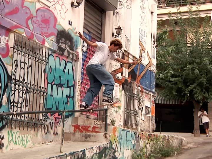 のインスタグラム：「Tomorrow 👀 @heitordasilva  • #adidasskateboarding 🎥 @austinbristow」