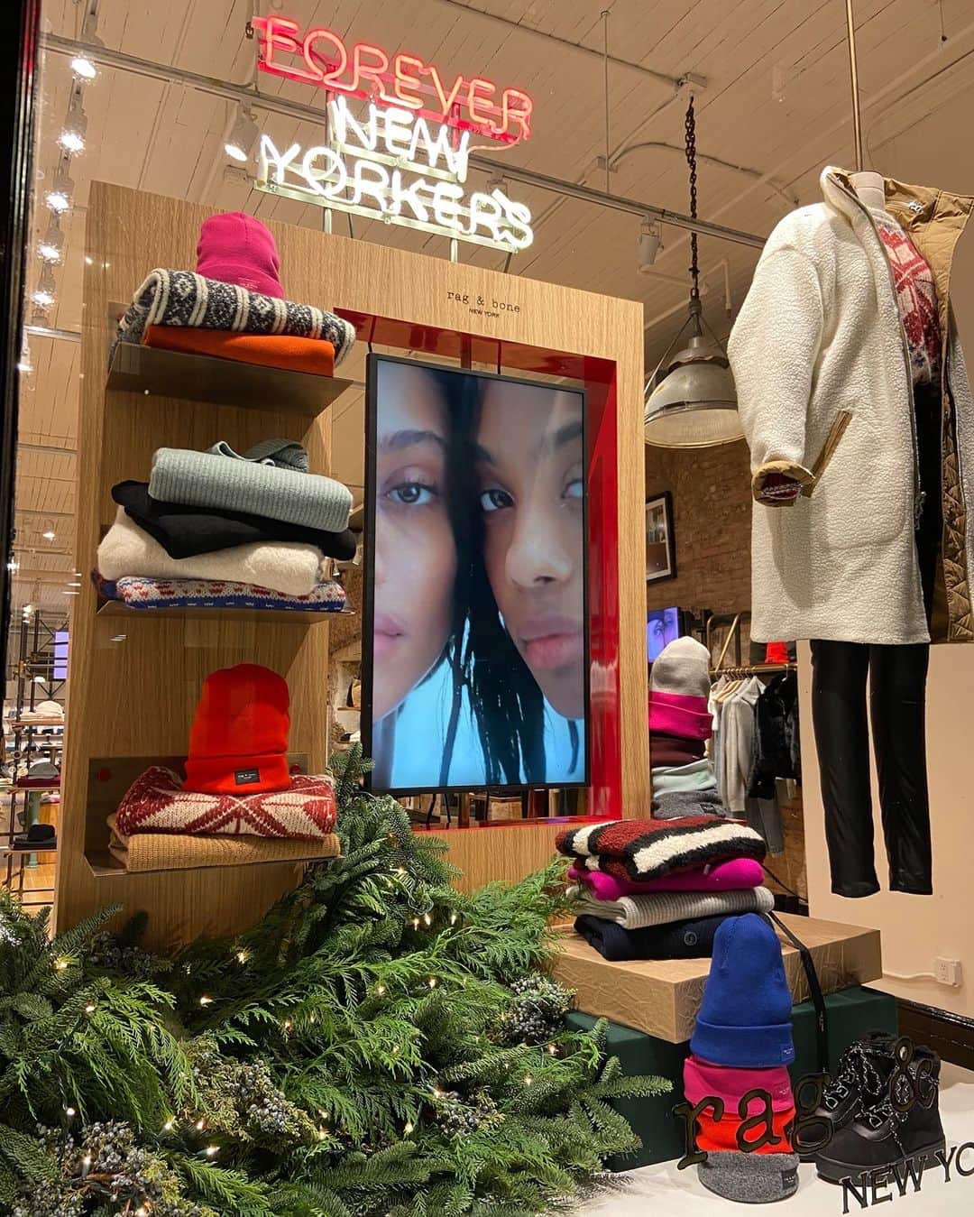 のインスタグラム：「In need of a little holiday cheer? Take a peek into our Soho store, featuring our new holiday campaign, Forever New Yorkers. An epic homage to our hometown. Happy Holidays!」