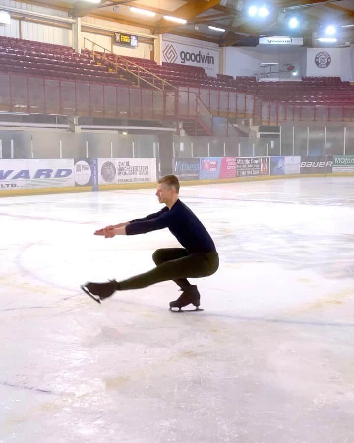 ハミッシュ・ゲイマンのインスタグラム：「If I wasn’t a pro on @dancingonice this year and I lived in a tier 3 area, I wouldn’t be allowed to skate*. Currently, ice rinks in tier 3 areas can only open for elite athletes** (I’m not an elite athlete anymore), people with a disability, and supervised under-18 training.   I find it incredibly frustrating that figure skaters who are 18 years old or older cannot skate on patch ice (training ice for experienced skaters who have their own skates) in tier 3 areas when they can go to the gym or go swimming.  Before anyone says that it’s about the cold... You’re allowed to visit an indoor snow centre and ski/snowboard recreationally at any age. Snow centres are a lot colder than ice rinks.  Ice rinks are sports facilities (not ‘entertainment venues and visitor attractions‘) and people of all ages who practice figure skating, ice hockey, speed skating, and curling should be allowed to practice the sport that they love. It’s incredibly important to their physical and mental health. These sports can be practiced in a safe, Covid-secure way.  ❤️ Please, for the physical and mental health of ice skaters in England, sign the petition (link in bio) to allow ice rinks to remain open in tier 3 areas so that skaters of all ages can skate ❤️  *I would be allowed to coach under-18s on patch ice but I wouldn’t be able to go into the rink and skate for my own training purposes. The guidelines released by the British government also say that ‘professional dancers and choreographers’ are allowed but there is no further information about this in the tier 3 guidelines that @britishiceskating have released so it’s not clear who exactly this includes. I’m a pair skater, not a dancer, and I don’t work as a professional choreographer outside of Dancing On Ice so I don’t think that this exclusion would apply to me.   **According to the British government an ‘elite athlete’ is a person who is: • an individual who derives a living from competing in a sport • a senior representative nominated by a relevant sporting body • a member of the senior training squad for a relevant sporting body, or • aged 16 or above and on an elite development pathway.  #dancingonice #figureskating #iceskating」