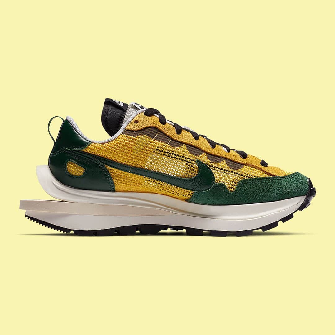 HYPEBEASTさんのインスタグラム写真 - (HYPEBEASTInstagram)「@hypebeastkicks: @sacaiofficial and @nike have delivered an official look for the latest Vaporwaffle "Tour Yellow." The third rendition of the double-stacked silhouette sports a tasteful, yellow and forest green color pallet, while hues of black and white are sandwiched throughout two tongues and an aggressively-styled mid-foot piece, which protrudes towards the rear of the sneaker. Underneath, the model’s signature, waffle-textured outsole is dressed in full black. An official release date has yet to be confirmed, but it’s likely that a SNKRS drop could be on the horizon later this month/early 2021 for a retail price of $180 USD.⁠⠀ Photo: Nike」12月7日 4時31分 - hypebeast