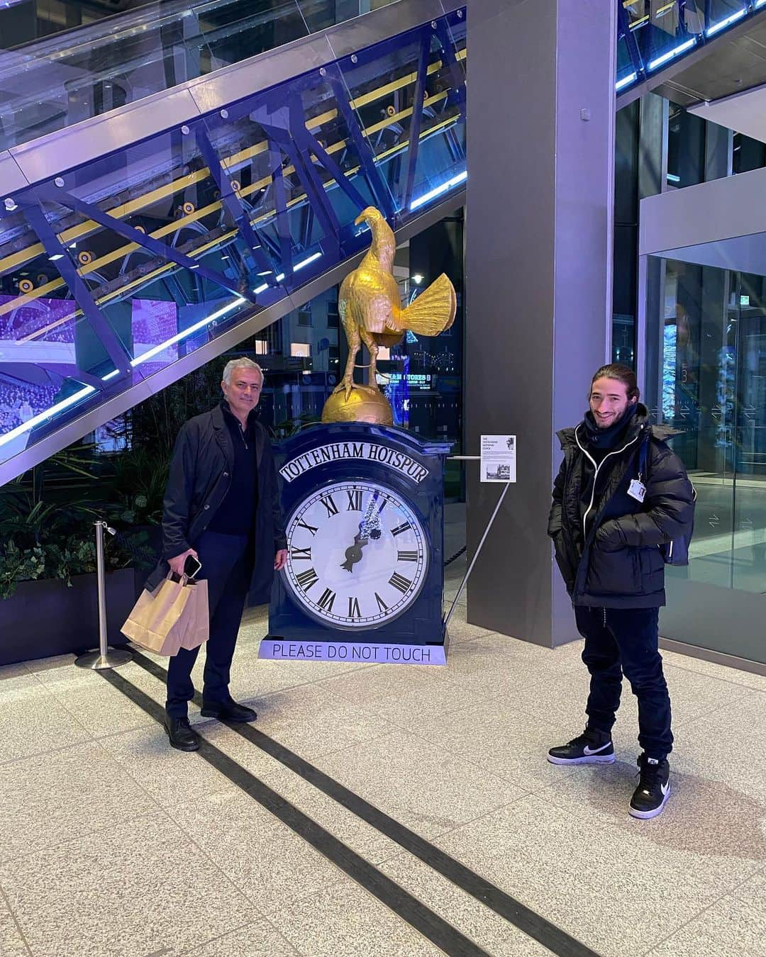 ジョゼ・モウリーニョのインスタグラム：「Special visit on a special day @spursofficial」