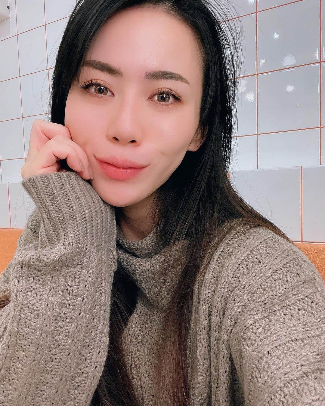 のインスタグラム：「・ 探究心を研ぎ澄まし、 美しく儚いものを瞳に映し、 唇は素直に愛を囁き、 胸を張って、自信を持って、 いつだって自分らしくいよう。 #ifbb #fitness #健身 #健身女孩 #健美 #蜜桃臀 #健身女子 #健身健美 #健身教練 #健身日记 #lifestyle #motivation #sea #beach #bikini #gym #workout #sun #suntan #beachgirl #asiangirls #travelgirls」
