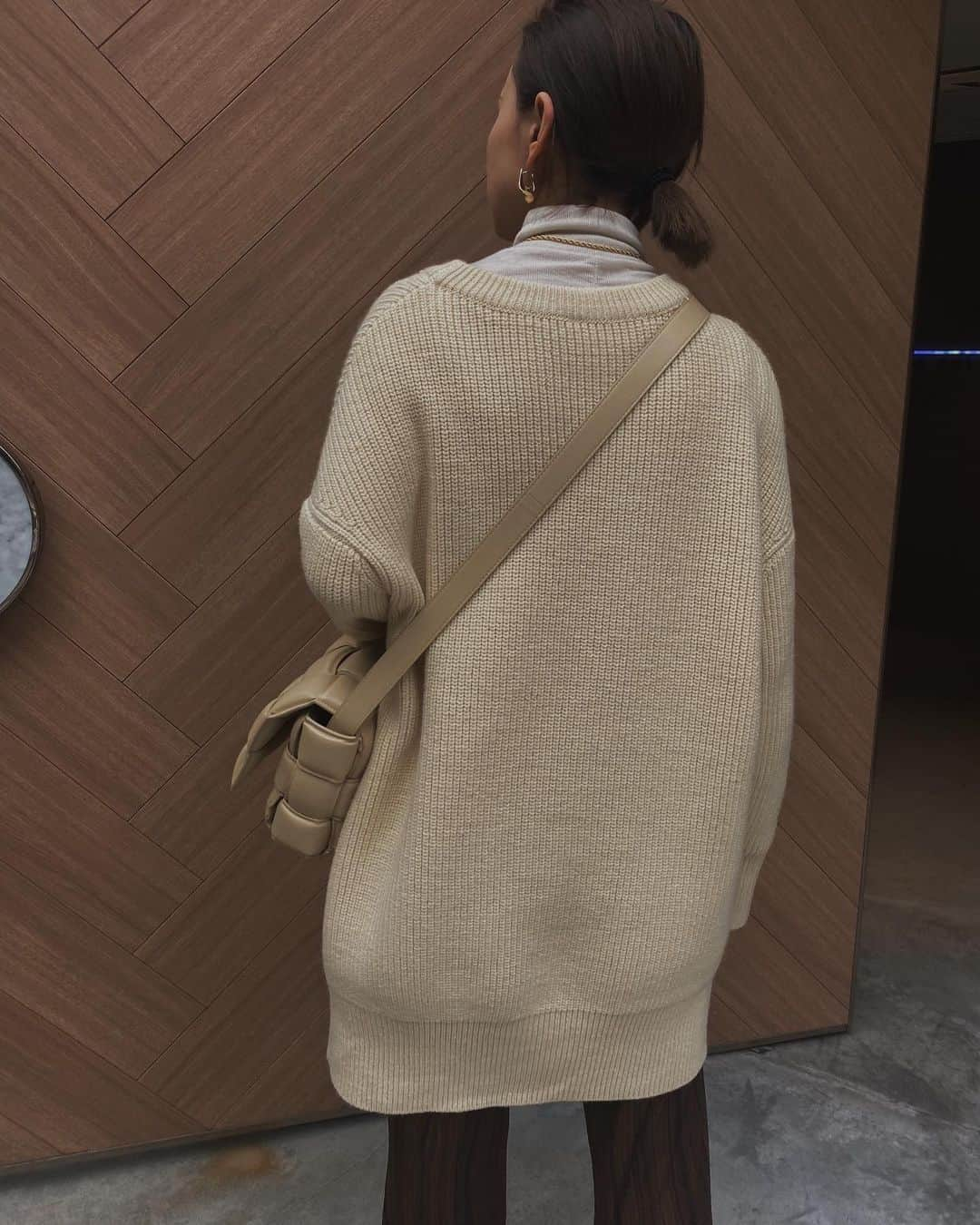 黒石奈央子さんのインスタグラム写真 - (黒石奈央子Instagram)「大阪出張コーデ  nude like knit ¥15000 12/15  ヌード刺繍ニット🧶nudeartをシルエットに描いたニットです これは速攻オーダーした❤️  @ameri_shinjuku @amerivintage @ameri_daikanyama @ameri.shinsaibashi #ameri#amerivintage #fashion #vintagefashion #coordinate#ootd#outfit#osanposnap #705_outfit #大人ファッション #大人コーディネート #大人スタイル #modestyle #modefashion#modecasual」12月6日 19時46分 - blackstone705