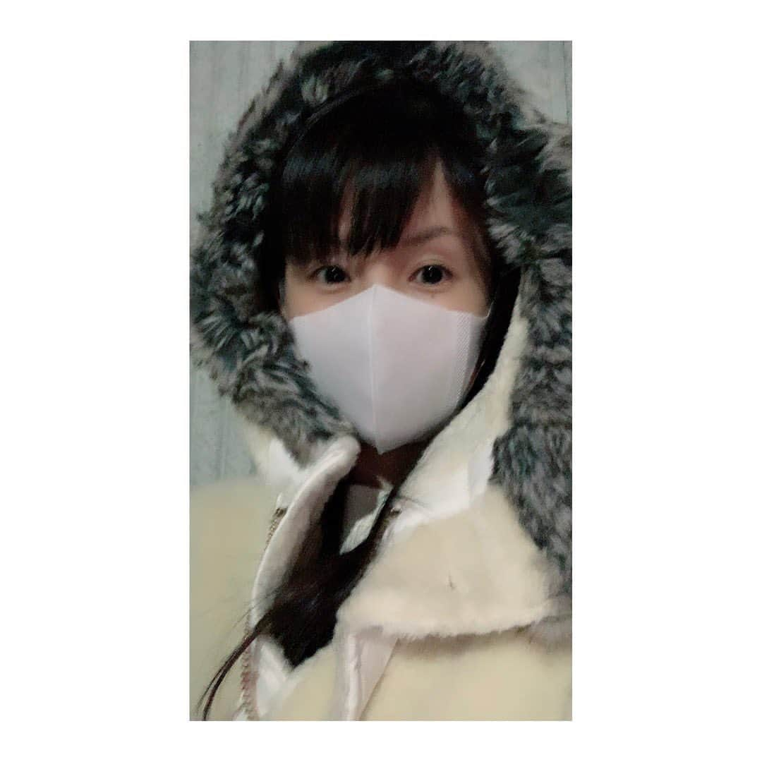 小西真奈美さんのインスタグラム写真 - (小西真奈美Instagram)「寒い…。 髪の毛もしまったら 胸毛みたいになってしまった😅 でもフードはあったかい。 ありがたやです。 皆さんも暖かくしてお過ごしください🌟  #フード #コート #HYKE #☺️」12月6日 19時46分 - manami.official