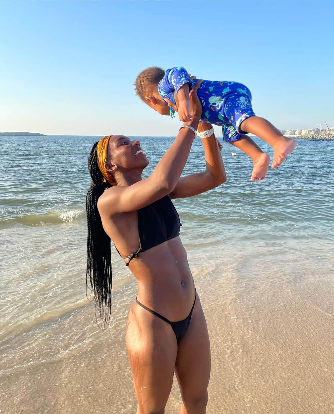 ビアンカ・ウィリアムズさんのインスタグラム写真 - (ビアンカ・ウィリアムズInstagram)「My darling boy. I promise to always lift you up✨✨✨  #mothersontime #mybaby #mydubai #mylove #8monthsold #makingmemories #dubai」12月6日 19時57分 - biancaawills