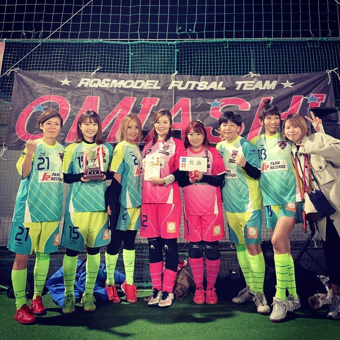 杉田沙緒里さんのインスタグラム写真 - (杉田沙緒里Instagram)「#omiashi #初優勝 🏆  #1 #まかべまお  #2 #中村純子  #安定の泣き顔  #わらっちゃいけないのに笑ってしまう #ごめんなさい #私も次は泣こう  #初心者すぎて #トロフィー #掲げるの #グダグダすぎ www #次はカッコよくやりたい ✨ #2020年 #最高の蹴り納め #と思ったら #明日は練習 www #2021年 #スタートダッシュ #頑張る #次節 #1月10日 #待ってまーす」12月6日 20時01分 - 15_sugitasaori