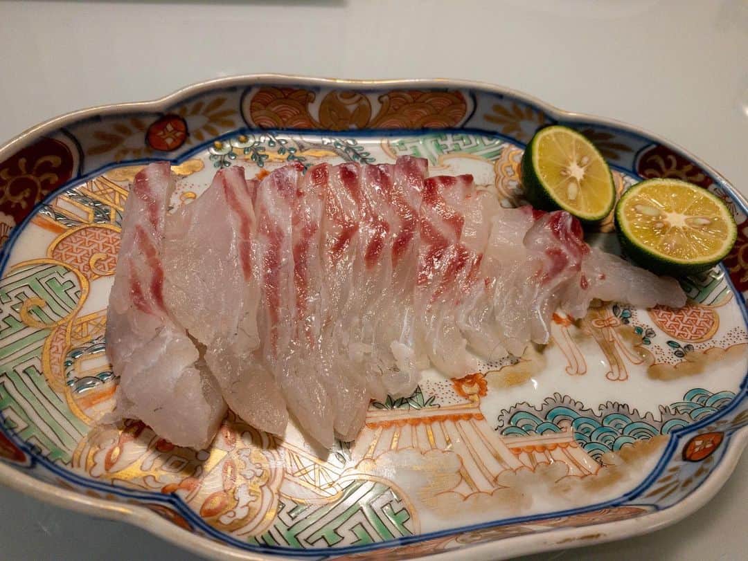浅越しのぶさんのインスタグラム写真 - (浅越しのぶInstagram)「鯛のフルコースでした(^^) パパの会心の一匹！ラスト30分で釣れたらしいです。おかげて天然の鯛を美味しくいただきました！ #船釣り#鯛釣り#フルコース#鯛のカルパッチョ#鯛のバター焼き#鯛のお刺身#鯛の煮付け#鯛の塩焼き#鯛のあら汁#鯛めし#テニス」12月6日 20時02分 - shinobu_asagoe_official