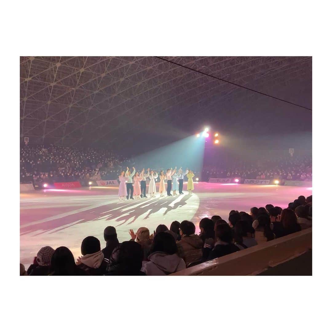 今井遥のインスタグラム：「サンクスツアー秋田公演が終わりました💐 ﻿﻿ 今までの会場で1番の寒さでしたが、照明の効果もあって、まるでプラネタリウムのような素敵な空間でした。  また、ご来場の皆様の拍手がとても暖かく、最後まで楽しく滑る事ができました。 有難うございました✨  ﻿今年は次の熊本公演がラストです。 年内最後の公演に向けて、 より良い演技ができるよう、精一杯頑張ります！！  #浅田真央サンクスツアー #maotour#秋田 #サンクスツアーNEWパーカー」