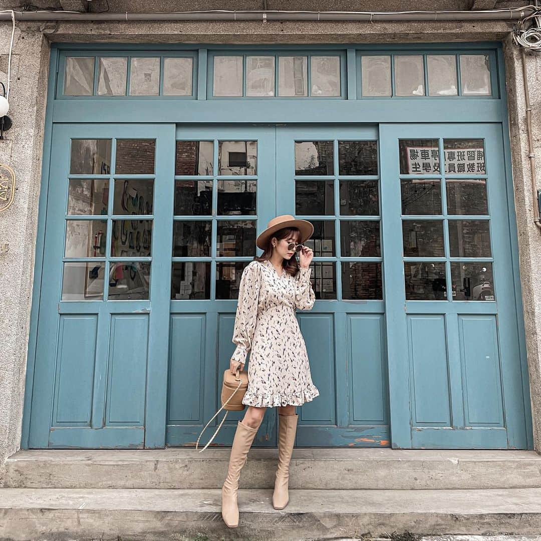 郭圈圈さんのインスタグラム写真 - (郭圈圈Instagram)「長得差不多的我我我我💙 - 下週我們工作室 @marumaru_lea_official 開放週日喔🎉（賣場個人檔案有地址唷） 📅12/13  ⏰15:00-19:30 歡迎來逛逛😘 現場可試穿♥️ 💰付款方式：現金&轉帳 . . . . .  .  . #圈圈在台南的吃吃喝喝走走晃晃 #台南小吃 #台南美食#台南 #小吃#台南必吃#台南景點 #tainanfoodie#tainan#tainantrip#tainantravel#台南美食 #台南拍照景點 #lea_outfit#忠義路#忠義路巷子」12月6日 20時17分 - helloiamlea