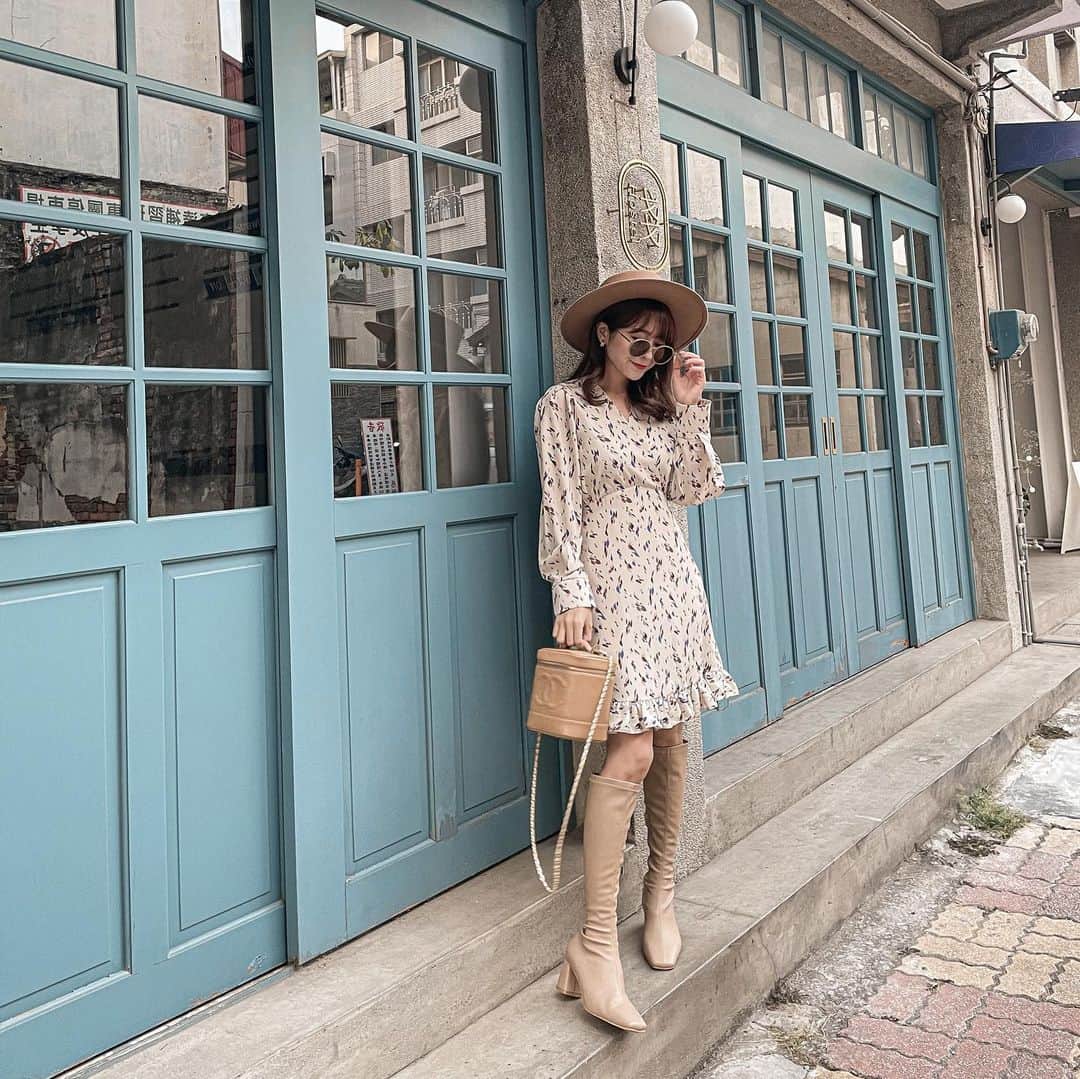 郭圈圈さんのインスタグラム写真 - (郭圈圈Instagram)「長得差不多的我我我我💙 - 下週我們工作室 @marumaru_lea_official 開放週日喔🎉（賣場個人檔案有地址唷） 📅12/13  ⏰15:00-19:30 歡迎來逛逛😘 現場可試穿♥️ 💰付款方式：現金&轉帳 . . . . .  .  . #圈圈在台南的吃吃喝喝走走晃晃 #台南小吃 #台南美食#台南 #小吃#台南必吃#台南景點 #tainanfoodie#tainan#tainantrip#tainantravel#台南美食 #台南拍照景點 #lea_outfit#忠義路#忠義路巷子」12月6日 20時17分 - helloiamlea