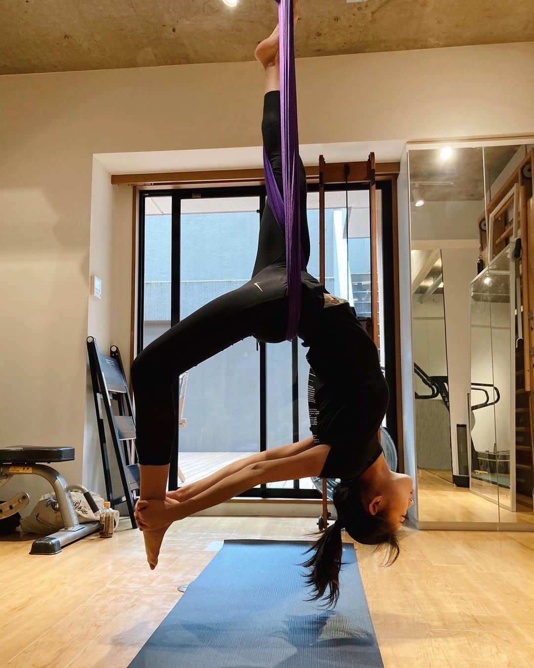 芦田ユリナさんのインスタグラム写真 - (芦田ユリナInstagram)「First aerial yoga experience🌱 #aerialyoga #エアリアルヨガ」12月6日 20時11分 - elisyulina