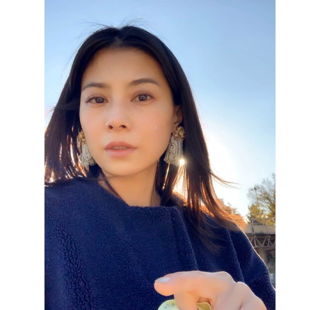 七瀬遥のインスタグラム：「ランチビュッフェ😋🍽💕 お昼からシャンパン🥂優雅な一日✨ ありがとうございます☺️🙏💛 そして不思議なお空に釘付けになり🌤🌈 雲がどんどん変化していくのが、見てて面白くって😆また彩雲もね🌈✨ そして楽しそうにお散歩しているワンちゃん🐩🐕‍🦺💕に頬が緩みました☺️☺️☺️  #ランチビュッフェ#美味しい#至福#贅沢#シャンパン#楽しい#幸せ#グルメ#スイーツ#sweets#delicious#good#friend#happy#love#happiness#good#smile#tokyo#japan」