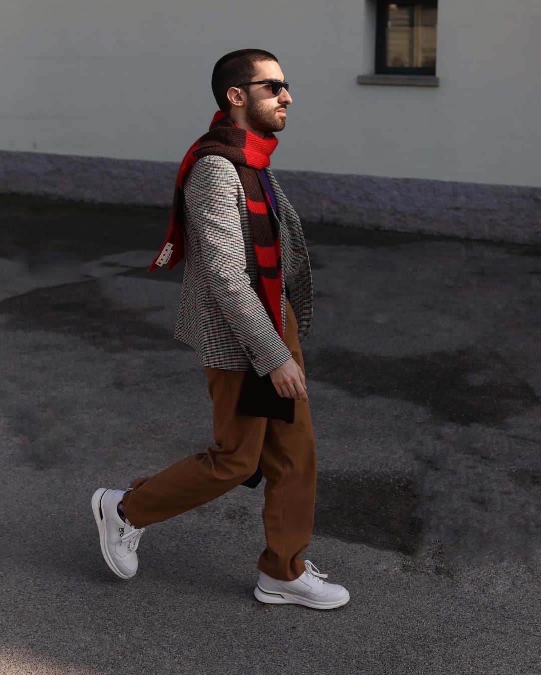 Lee Oliveiraのインスタグラム：「20.01.20  Ripa di Porta Ticinese, Milan  @alberto_calabrese  . . . . . #streetphotography #style #moda #mensfashion #marni #menswear」