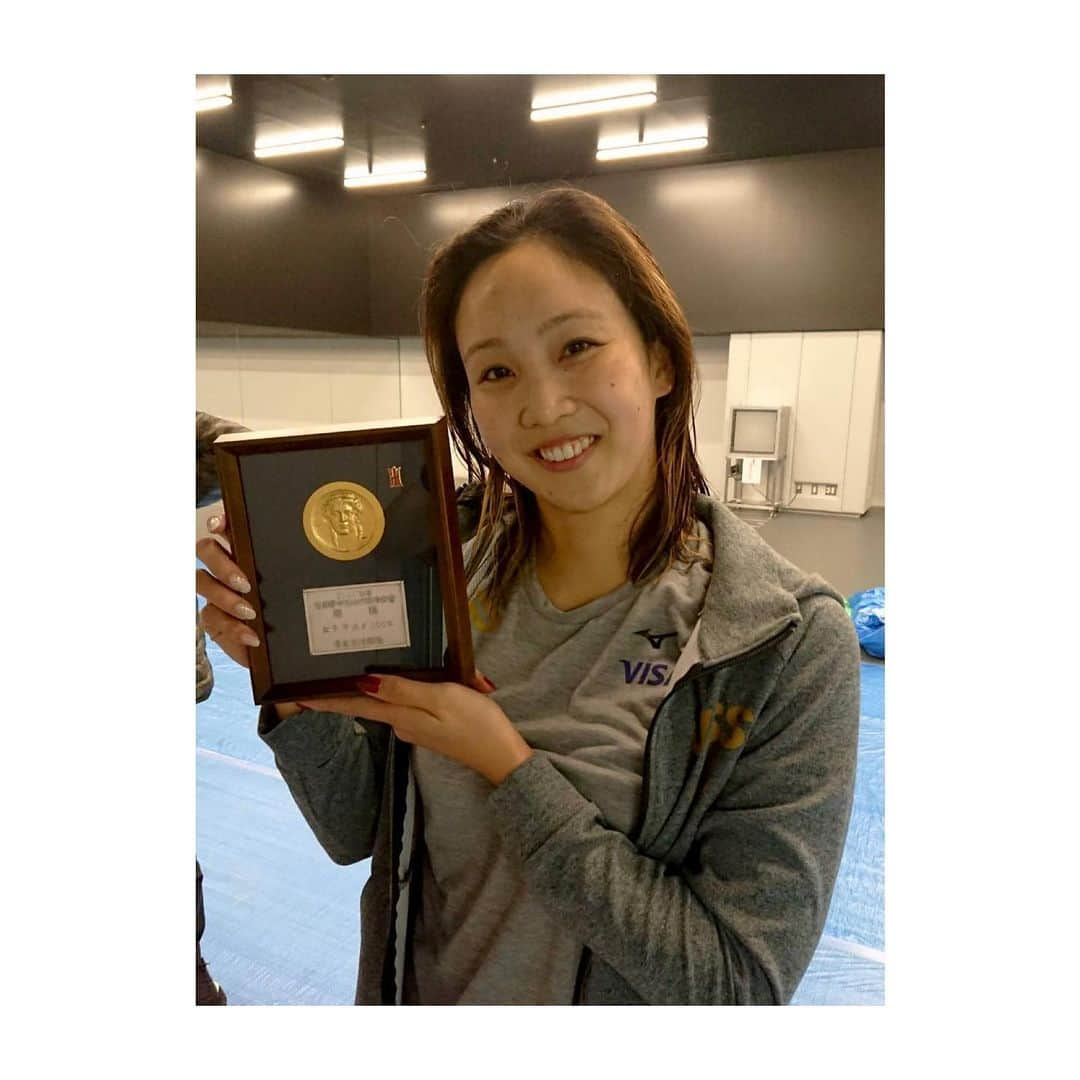 渡部香生子のインスタグラム：「. 日本選手権で5年ぶりに平泳ぎ二冠できました🥇🥇 ここ数年は思ったようなレースができなかったので 久々に少し納得できたレースでした☺️✨ また4月に笑えるようにトレーニング頑張ります🌟 応援ありがとうございました🙇🏻‍♀️✨」